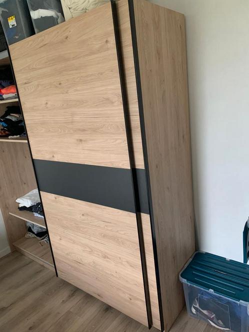kleerkast zwart met hout, Huis en Inrichting, Kasten | Kleerkasten, Nieuw, Ophalen