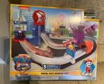 PAW Patrol De Film True Metal - Red Avonturenstad Racebaan, Enlèvement, Comme neuf, Circuit