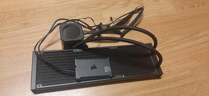 CORSAIR H150i ELITE LCD - Onderdelen of reparatie, Computers en Software, Computerkoelers, Niet werkend, Waterkoeling, Ophalen of Verzenden