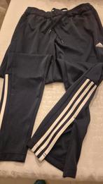 Training adidas, Ophalen