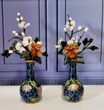 Vases cloisonnés ornés de fleurs en jadéite., Antiquités & Art, Enlèvement ou Envoi