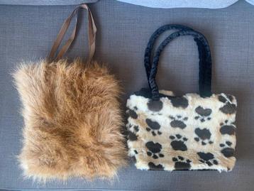 Twee schattige kleine wintertassen beschikbaar voor biedingen