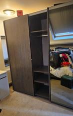 Grote kleerkast met schuifdeuren en spiegel, Ophalen, Zo goed als nieuw