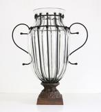Zware gietijzeren vaas met glas, Antiek en Kunst, Ophalen