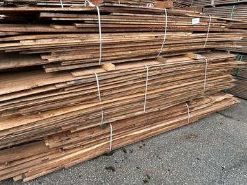Hardhouten planken beschikbaar voor biedingen