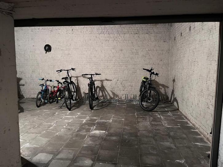 Location Parking/ Garage vélo Etterbeek, Fietsen en Brommers, Elektrische fietsen, Ophalen
