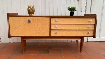 Scandinavisch vintage klein dressoir/tv-meubel beschikbaar voor biedingen