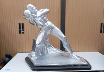 ZEUWTS MARC 1933 beeld zilverkleur atleet 60 cm beschikbaar voor biedingen
