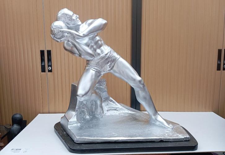 ZEUWTS MARC 1933 beeld zilverkleur atleet 60 cm, Antiek en Kunst, Kunst | Beelden en Houtsnijwerken, Ophalen of Verzenden