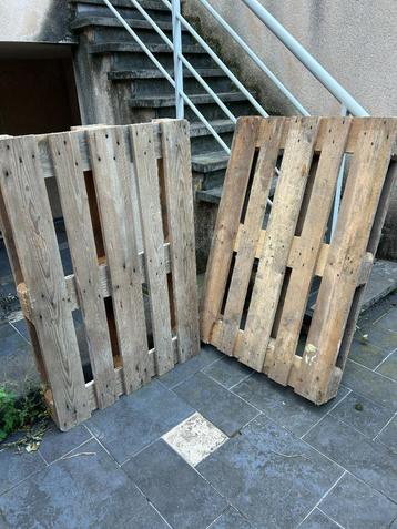 gratis 2 houten palletten beschikbaar voor biedingen