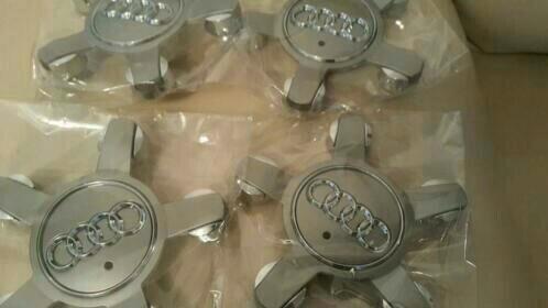 4x Audi Q3/Q5/A3 5 ster naafdoppen grijs/zwart 135 mm, Auto diversen, Wieldoppen, Nieuw, Ophalen of Verzenden