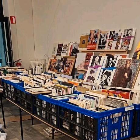 Geïnteresseerd in uw boeken ivm kunst, literatuur,, film, .., Boeken, Stock en Verzamelingen, Zo goed als nieuw, Ophalen