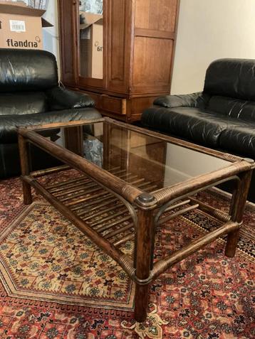 Mooie glazen salontafel beschikbaar voor biedingen