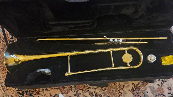 Zuigertrombone, Muziek en Instrumenten, Blaasinstrumenten | Trombones, Zo goed als nieuw, Overige typen, Met koffer, Ophalen