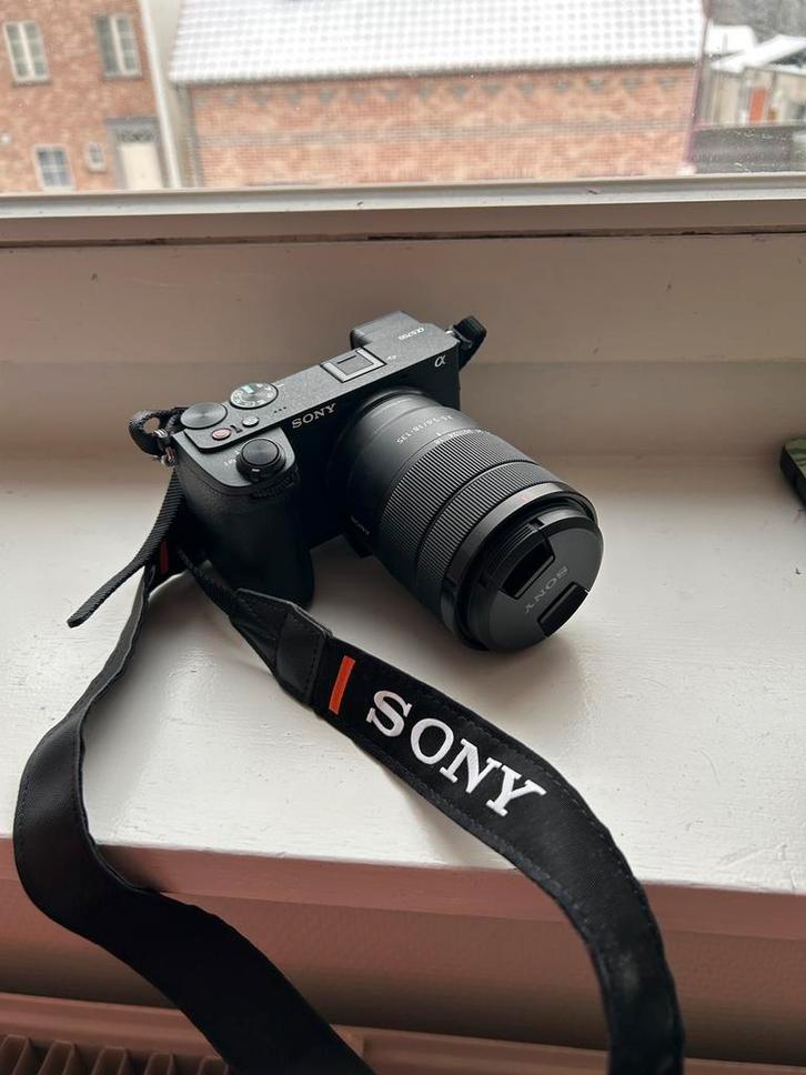 Sony a6700 + E 18-135mm F/3.5-5.6 OSS, TV, Hi-fi & Vidéo, Appareils photo numériques, Comme neuf, Compact, Sony, 4 à 7 fois, Enlèvement