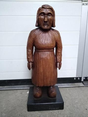 Houten beeld A. Locquet beschikbaar voor biedingen