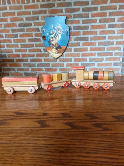 Vintage Houten treintje minstens van de jaren 1970 of ouder, Kinderen en Baby's, Speelgoed | Houten speelgoed, Gebruikt, Duw- of Trekspeelgoed