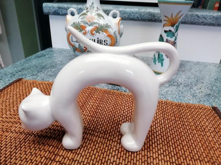 Art Deco Kat Gestileerd wit keramiek ca 1930, Antiquités & Art, Art | Objets design, Enlèvement ou Envoi