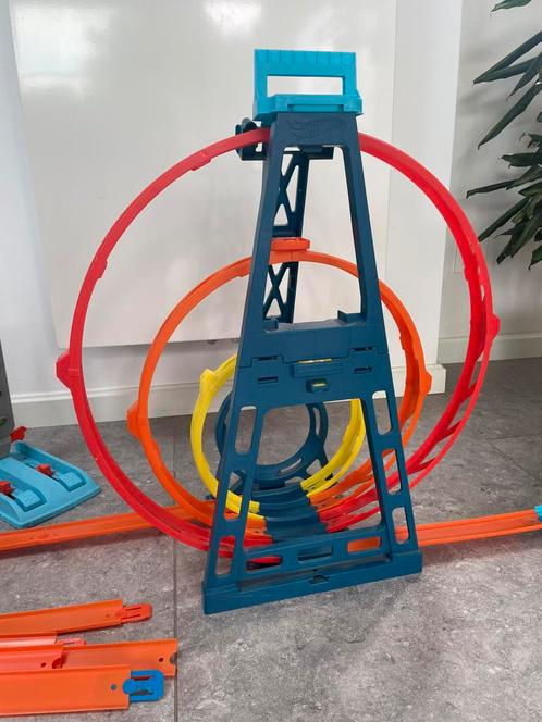 Hot Wheels racebaan met auto’s, Kinderen en Baby's, Speelgoed | Racebanen, Gebruikt, Racebaan, Hot Wheels, Met looping, Ophalen