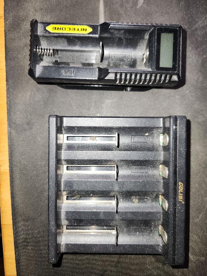 Accessoire cigarette électronique +2 box + Chargeurs, Collections, Articles de fumeurs, Briquets & Boîtes d'allumettes, Utilisé