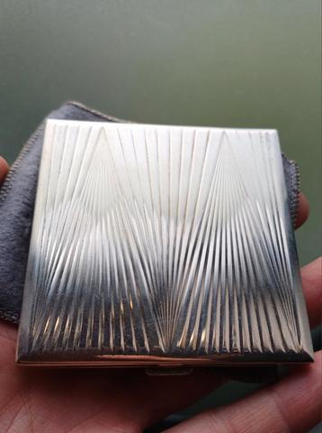 Zwitserse Art Deco poederdoos zilver beschikbaar voor biedingen