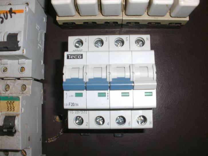 zekeringen en differentieel en kabels, Doe-het-zelf en Bouw, Elektriciteit en Kabels, Ophalen