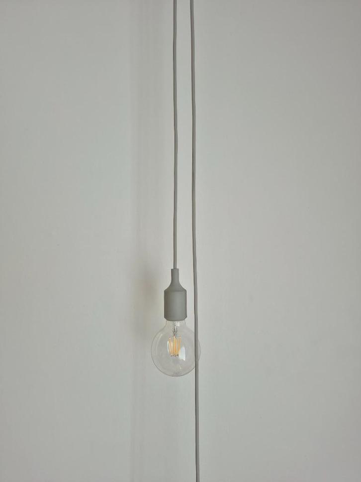 Twee hanglampen Muuto, Huis en Inrichting, Lampen | Hanglampen, Gebruikt, 75 cm of meer, Glas, Kunststof, Ophalen of Verzenden
