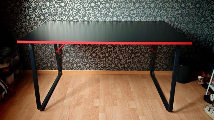 Desktop / gamingtafel (IKEA), Huis en Inrichting, Bureaus, Bureau, Ophalen