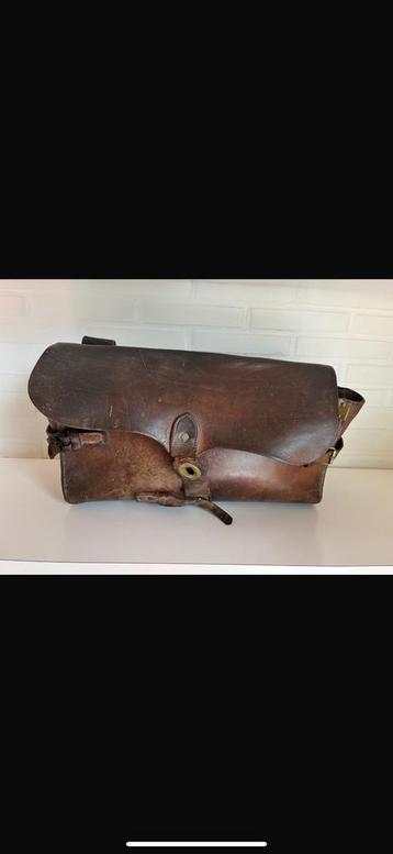 Ancien sac postal en cuir 50x25x15