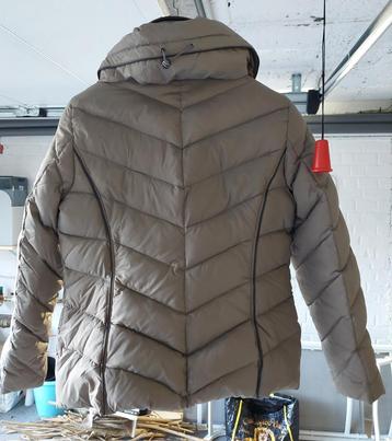 Doudoune marque ESPRIT Taille FR42 veste sport d'hiver  disponible aux enchères