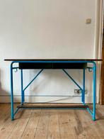 Bureau d'école vintage ancien, Enlèvement