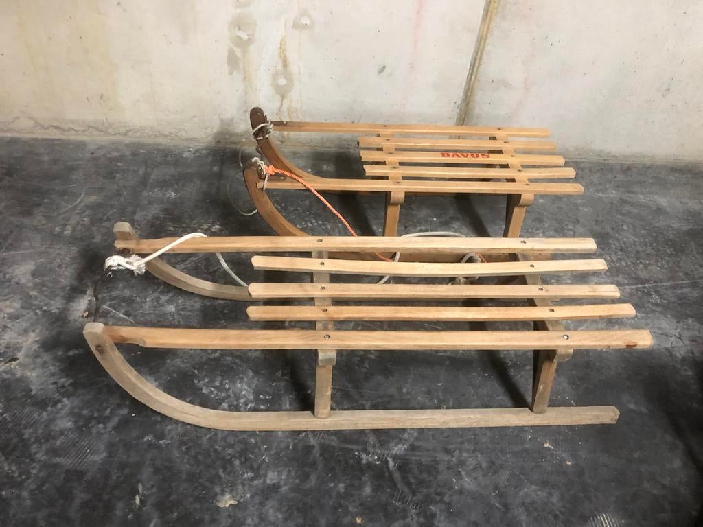 2 sleeën in goede staat, Ophalen, Gebruikt