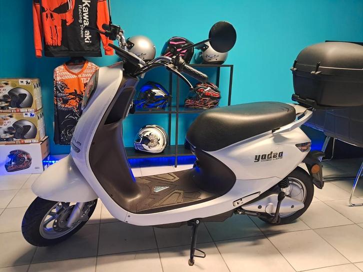 Elektrische brommer, Fietsen en Brommers, Scooters | Overige merken, Zo goed als nieuw, Klasse B (45 km/u), Elektrisch, Ophalen