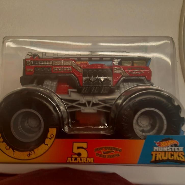HOTWHEELS MONSTER TRUCK: 5 ALARM FIRE DEPT.*NEW*SEALED*, Hobby en Vrije tijd, Modelauto's | 1:32, Nieuw, Overige typen, Overige merken