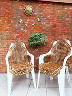 Goedkoop! 2 PVC tuinstoelen voorzien van houten kralenmatten, Ophalen, Zo goed als nieuw