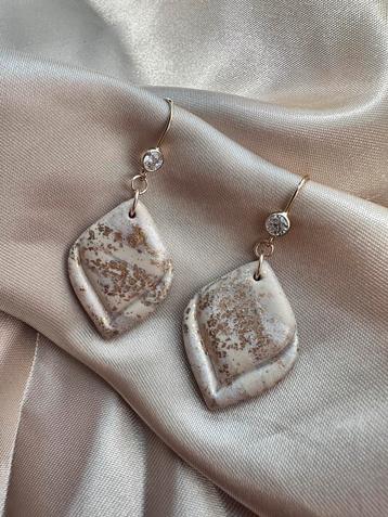Handmade earrings beschikbaar voor biedingen