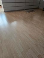 Parquet stratifié flottant 30m2 + 25m de plinthes, Enlèvement