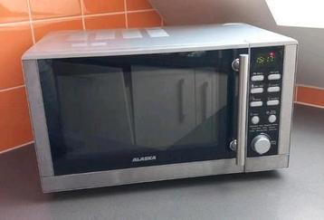 Gecombineerde magnetron en grill beschikbaar voor biedingen