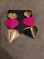 Nieuwe gouden en roze oorbellen met drie hartjes, Handtassen en Accessoires, Oorbellen, Nieuw, Ophalen of Verzenden, Roze