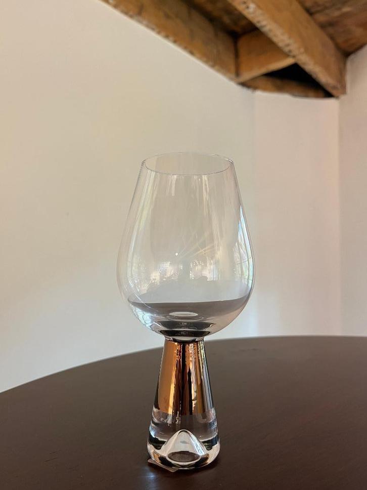 TOM DIXON „Tank” wijnglas (set van 2), Huis en Inrichting, Keuken | Servies, Zo goed als nieuw, Glas of Glazen, Overige stijlen