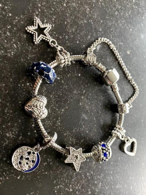 Superbe bracelet en forme de cœur et d'étoile, NOUVEAU, Bijoux, Sacs & Beauté, Bracelets, Neuf, Avec bracelets à breloques ou perles