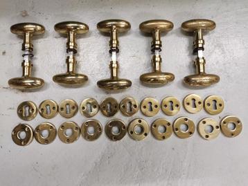 Massieve deurknoppen vintage. beschikbaar voor biedingen