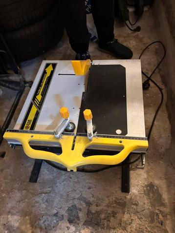 Table de sciage carrelage beschikbaar voor biedingen