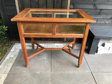 Grote Zeer Fraaie Eiken Winkel Vitrine Jaren 30. beschikbaar voor biedingen
