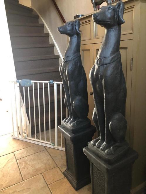 2 statige honden beelden windhond whippet greyhound, Jardin & Terrasse, Statues de jardin, Neuf, Béton, Enlèvement