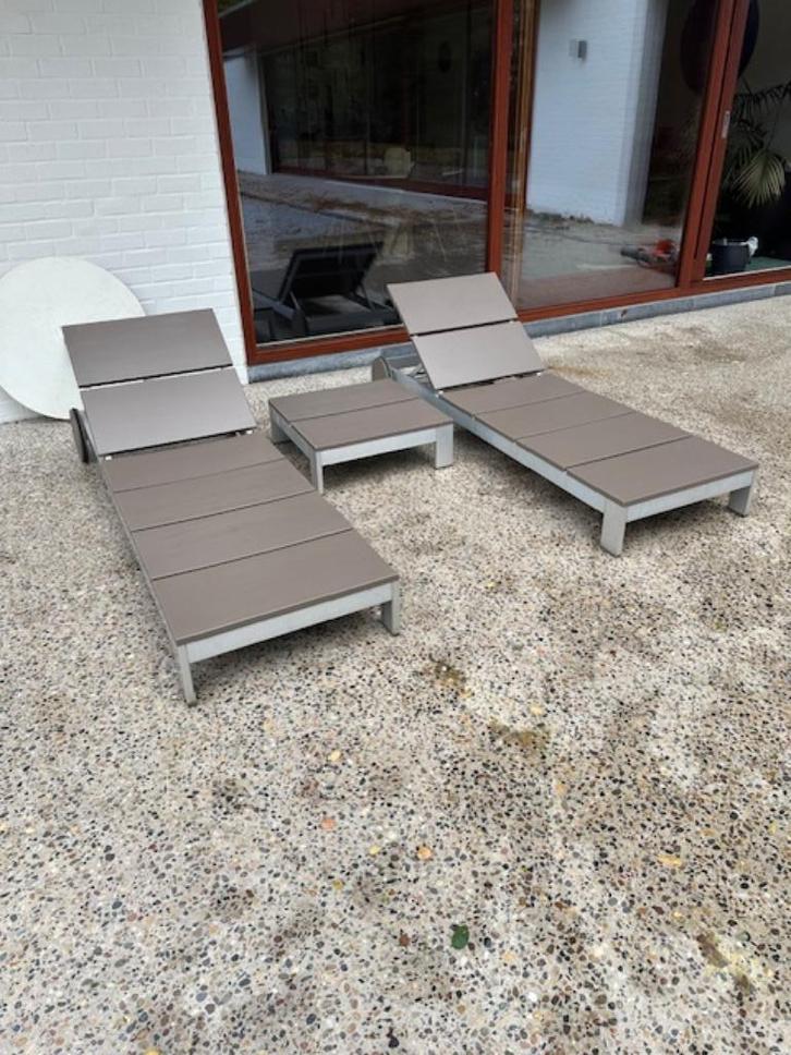 Twee ligbedden + tafeltje na Xemena van Gandia Blasco, Tuin en Terras, Tuinbanken, Gebruikt, Aluminium, Ophalen