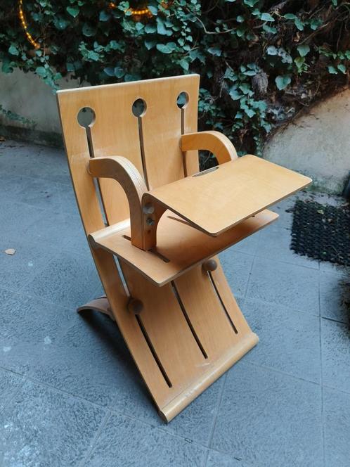 Design kinderstoel van Crival, Kinderen en Baby's, Kinderstoelen, Gebruikt, Meegroeistoel, Aanschuifbaar, Afneembaar eetblad, Stoelverkleiner