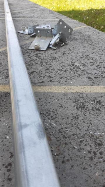 Schuifdeurrail beschikbaar voor biedingen