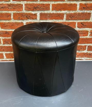 Vintage zwarte poef 1960s beschikbaar voor biedingen
