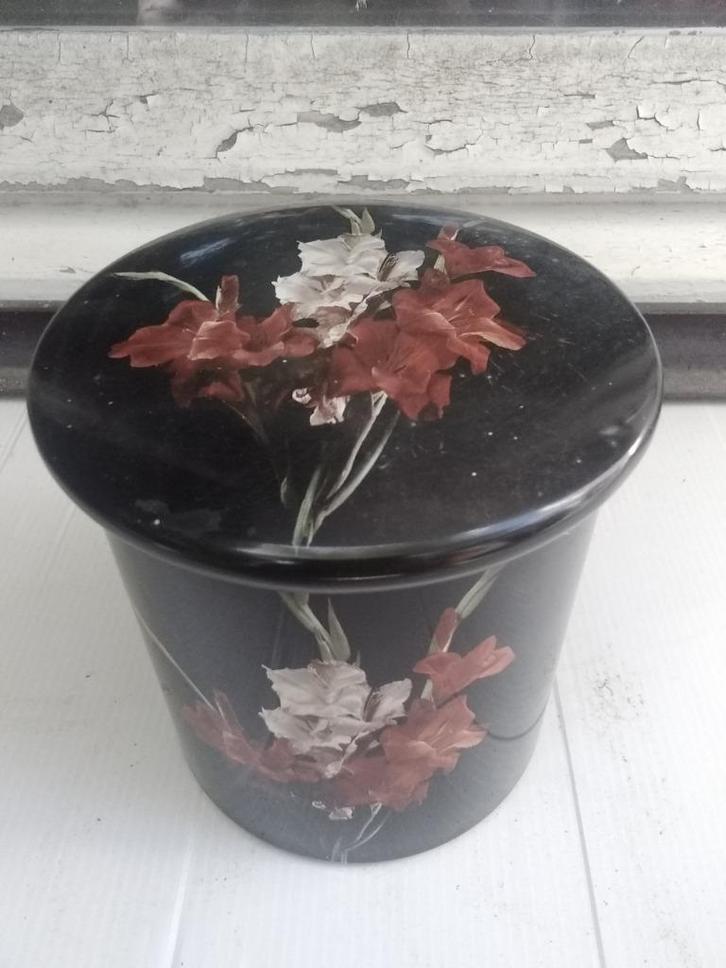 Metalen doos, decoratie: zeer decoratieve gladiolenbloemen, Verzamelen, Blikken, Gebruikt, Overige, Overige merken, Verzenden